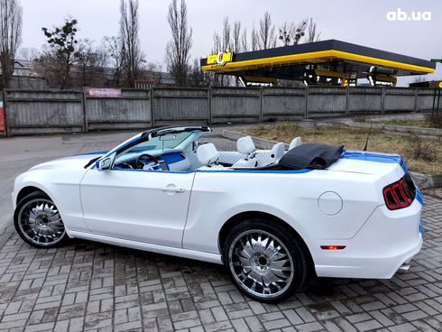 Ford Mustang 2014 белый - фото 26