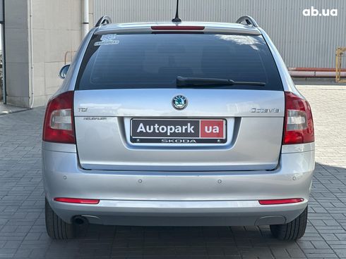 Skoda Octavia 2012 серый - фото 8