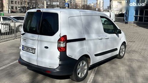 Ford Transit Courier 2016 - фото 15