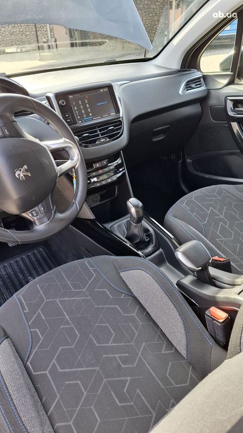 Peugeot 2008 2019 серый - фото 10