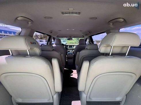 Kia Carnival 2017 - фото 22