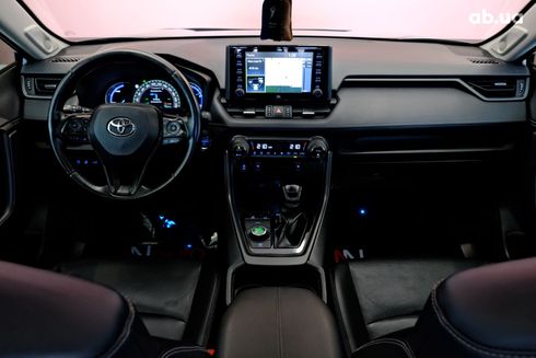 Toyota RAV4 Hybrid 2020 серебристый - фото 6