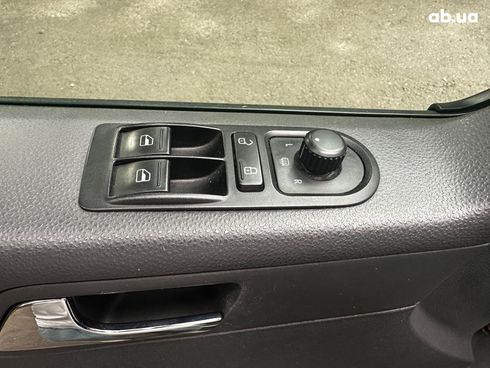 Volkswagen Caravelle 2015 серый - фото 22