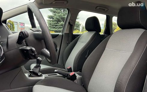 Ford Focus 2010 - фото 9