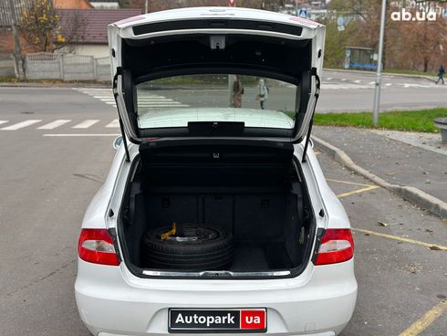 Skoda Superb 2012 белый - фото 15