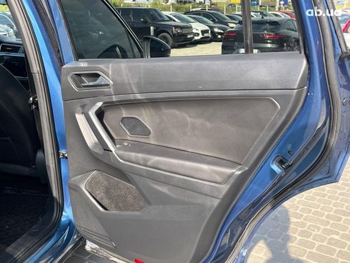 Volkswagen Tiguan 2018 синий - фото 16