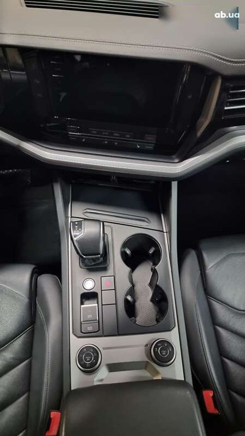 Volkswagen Touareg 2019 - фото 8
