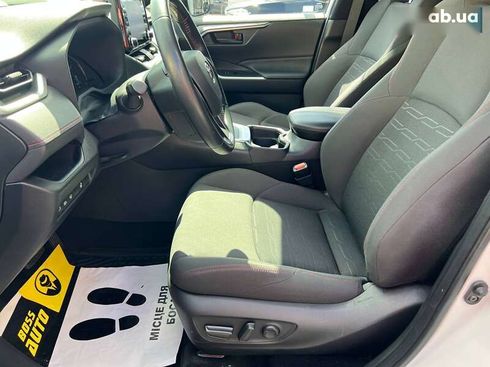 Toyota RAV4 2021 - фото 10