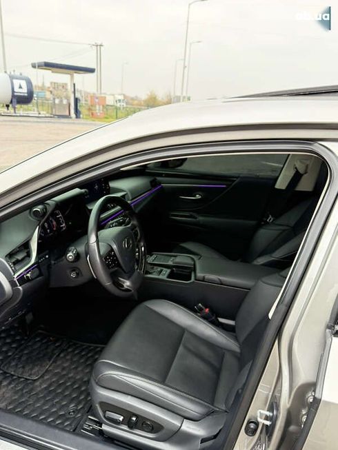 Lexus ES 2021 - фото 17