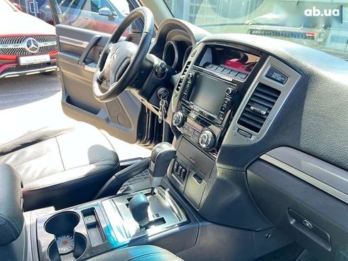 Mitsubishi Pajero Wagon 2018 - фото 27