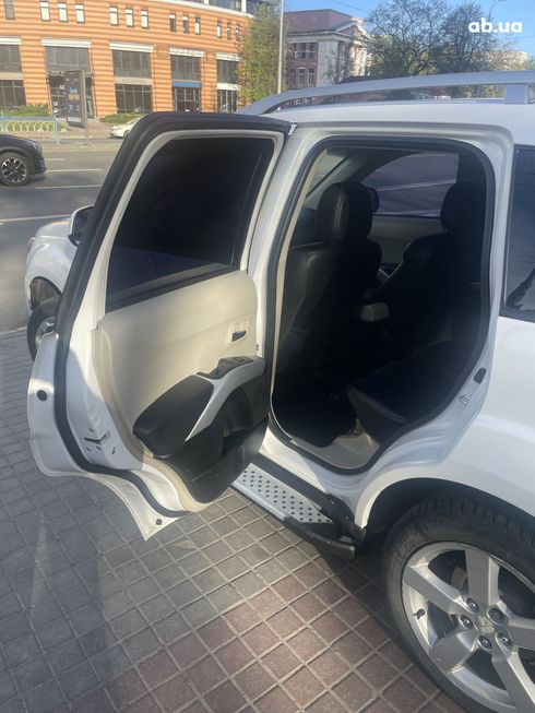 Mitsubishi Outlander XL 2008 белый - фото 7