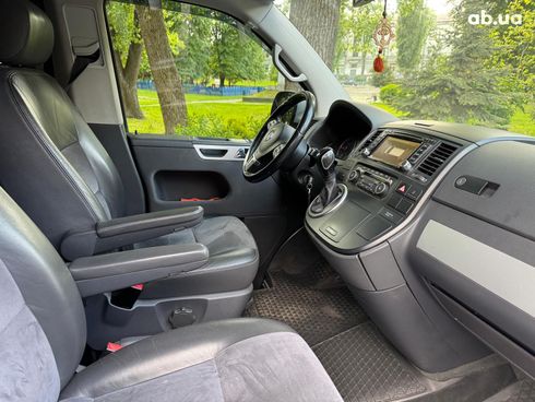 Volkswagen Multivan 2012 серый - фото 23