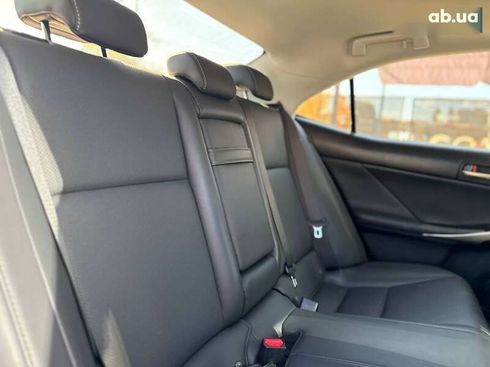 Lexus IS 2017 - фото 26