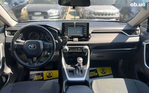 Toyota RAV4 2020 - фото 16