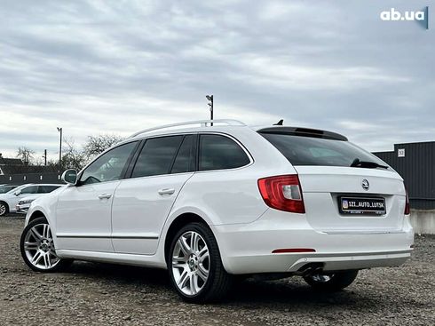 Skoda Superb 2012 - фото 6