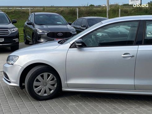Volkswagen Jetta 2015 серый - фото 12