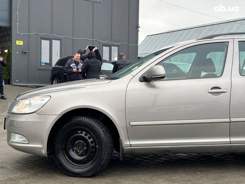 Skoda Octavia 2010 серый - фото 2