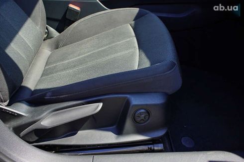 Audi A4 2018 - фото 30