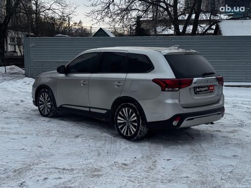 Mitsubishi Outlander 2019 серый - фото 5
