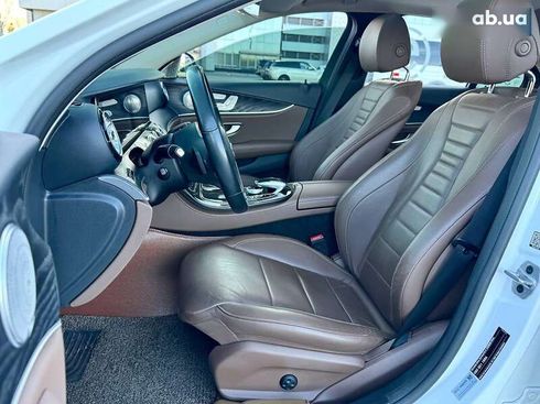 Mercedes-Benz E-Класс 2019 - фото 24