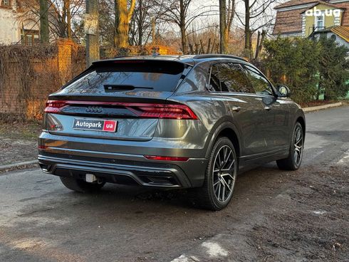 Audi Q8 2020 серый - фото 7