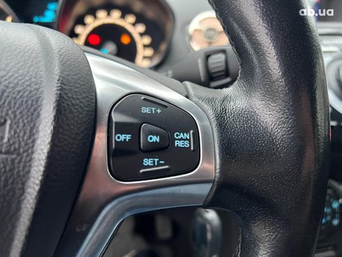 Ford Fiesta 2013 белый - фото 16