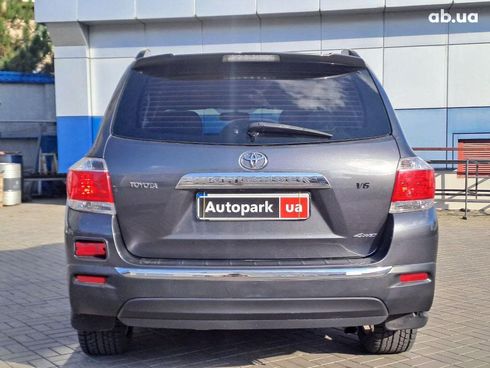 Toyota Highlander 2013 серый - фото 6