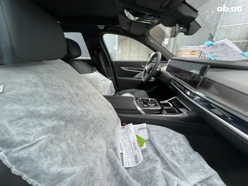 BMW i7 2023 - фото 18