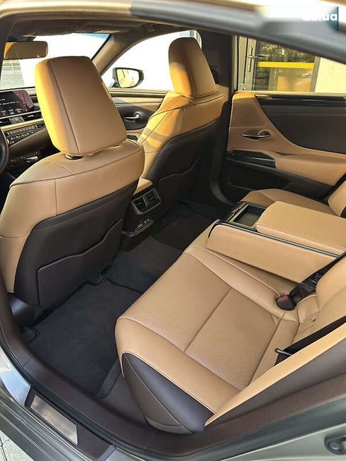 Lexus ES 2021 - фото 19