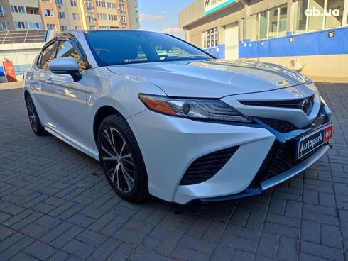 Toyota Camry 2019 белый - фото 6