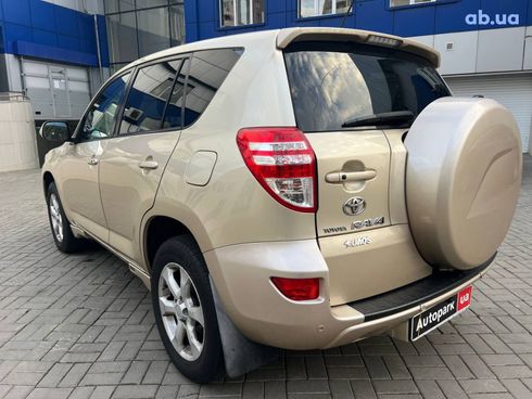 Toyota RAV4 2011 бежевый - фото 7