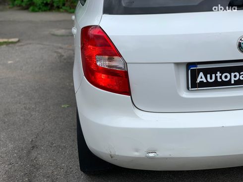 Skoda Fabia 2012 белый - фото 12