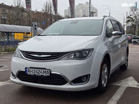 Chrysler Pacifica 2017 - фото 2