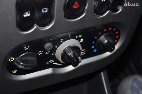 Dacia Sandero 2011 - фото 29