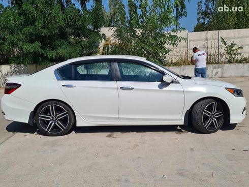 Honda Accord 2017 белый - фото 13