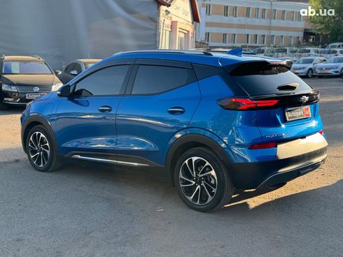 Chevrolet Bolt 2022 синий - фото 7