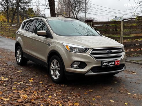 Ford Escape 2018 бежевый - фото 3
