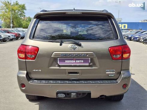 Toyota Sequoia 2016 - фото 4