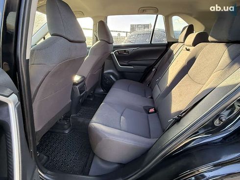Toyota RAV4 2018 - фото 13