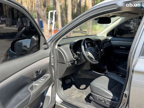 Mitsubishi Outlander 2020 - фото 9