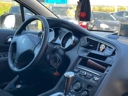Peugeot 5008 2016 серый - фото 7