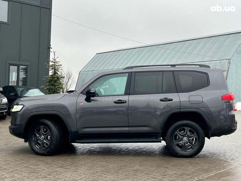 Toyota Land Cruiser 2022 серый - фото 4