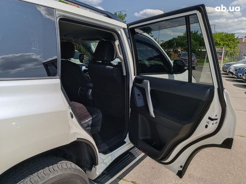 Toyota Land Cruiser Prado 2021 белый - фото 33