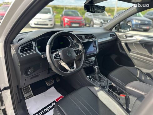 Volkswagen Tiguan 2021 белый - фото 22