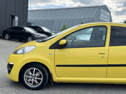 Peugeot 107 2012 желтый - фото 12