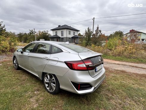 Honda Clarity Plug-In Hybrid 2017 серебристый - фото 3