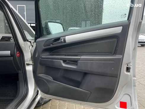 Opel Zafira 2010 серый - фото 25