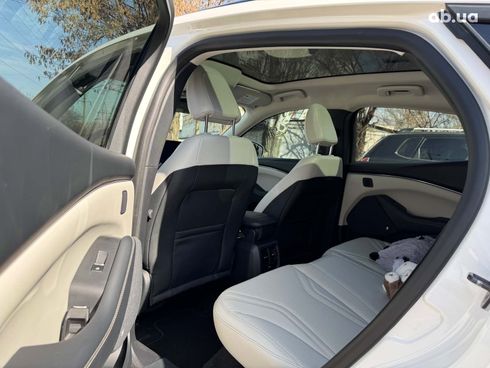 Ford Mustang Mach-E 2021 белый - фото 47