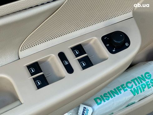 Volkswagen Jetta 2013 бежевый - фото 42