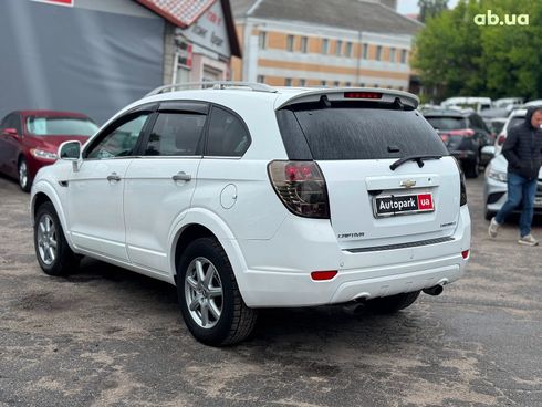Chevrolet Captiva 2013 белый - фото 9